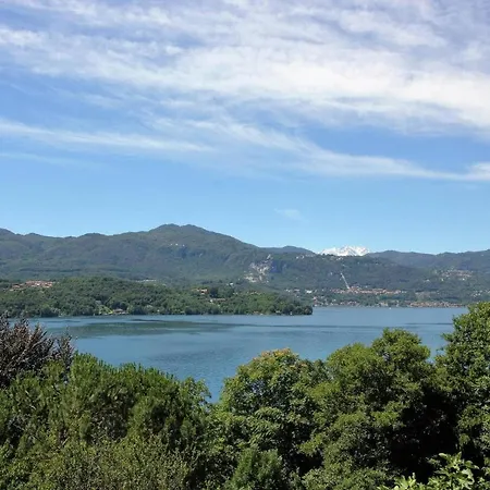 Magical Lake - With Beach E Lake View Apartment